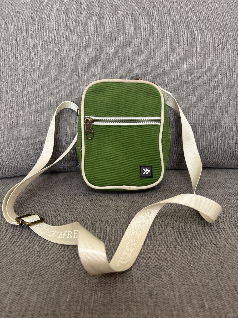 Thread Wallets Crossbody Green Bag